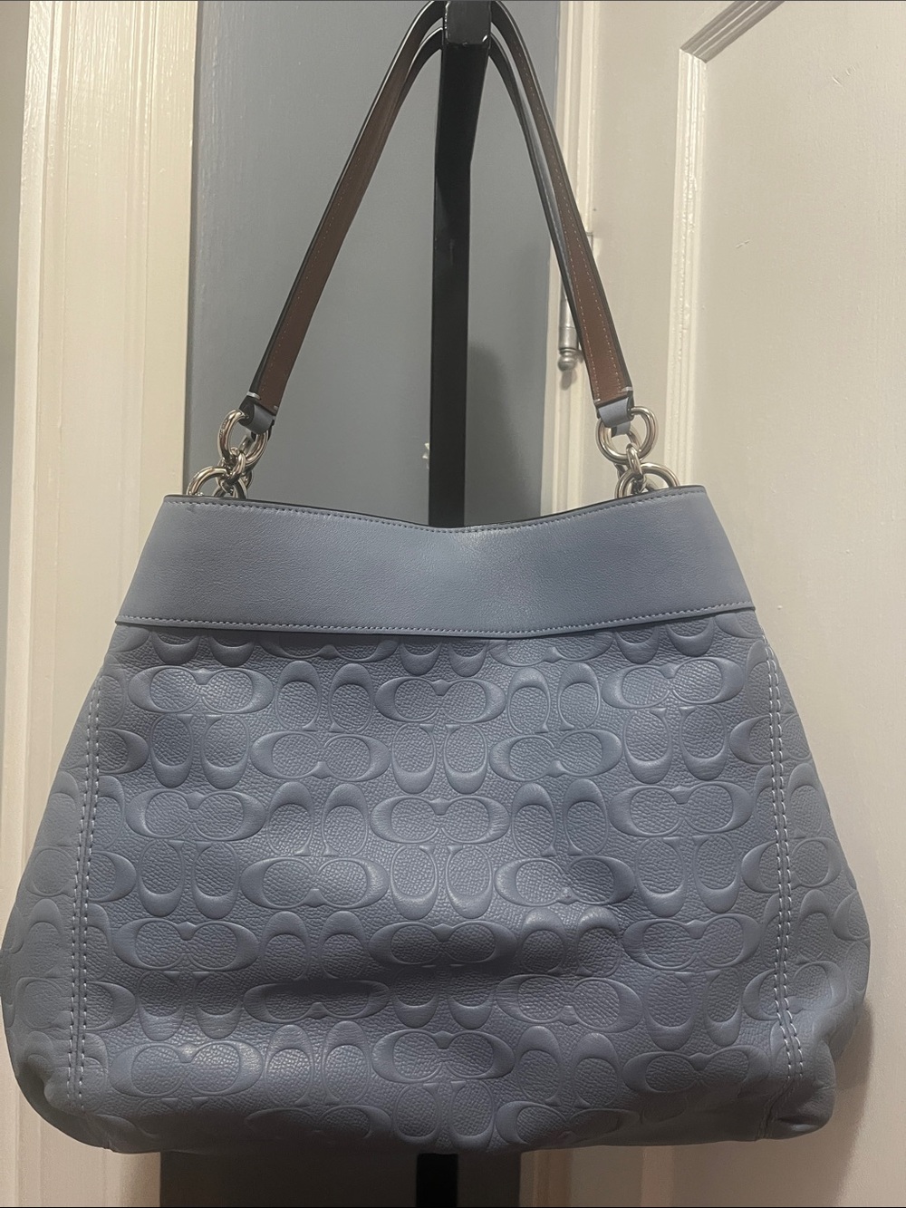 Coach Lexy  Embossed Signature Shoulder Bag new - Picture 2 of 8
